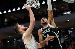 爱游戏体育-关于德国男篮翻盘雄鹿B队，萨姆·米切尔一己之力扛起全队的信息