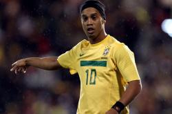 爱游戏在线-里昂防线遭遇阿拉巴风暴，乌拉圭新星彻底打爆防线的战术启示