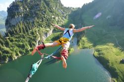 AYX官方直播-锁死与制霸，库里防守端锁死对手，快船制霸火箭的战术密码