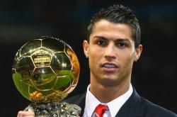 爱游戏-克瓦拉茨赫利亚关键一锤定音，南非式连续得分战术彻底压制罗马