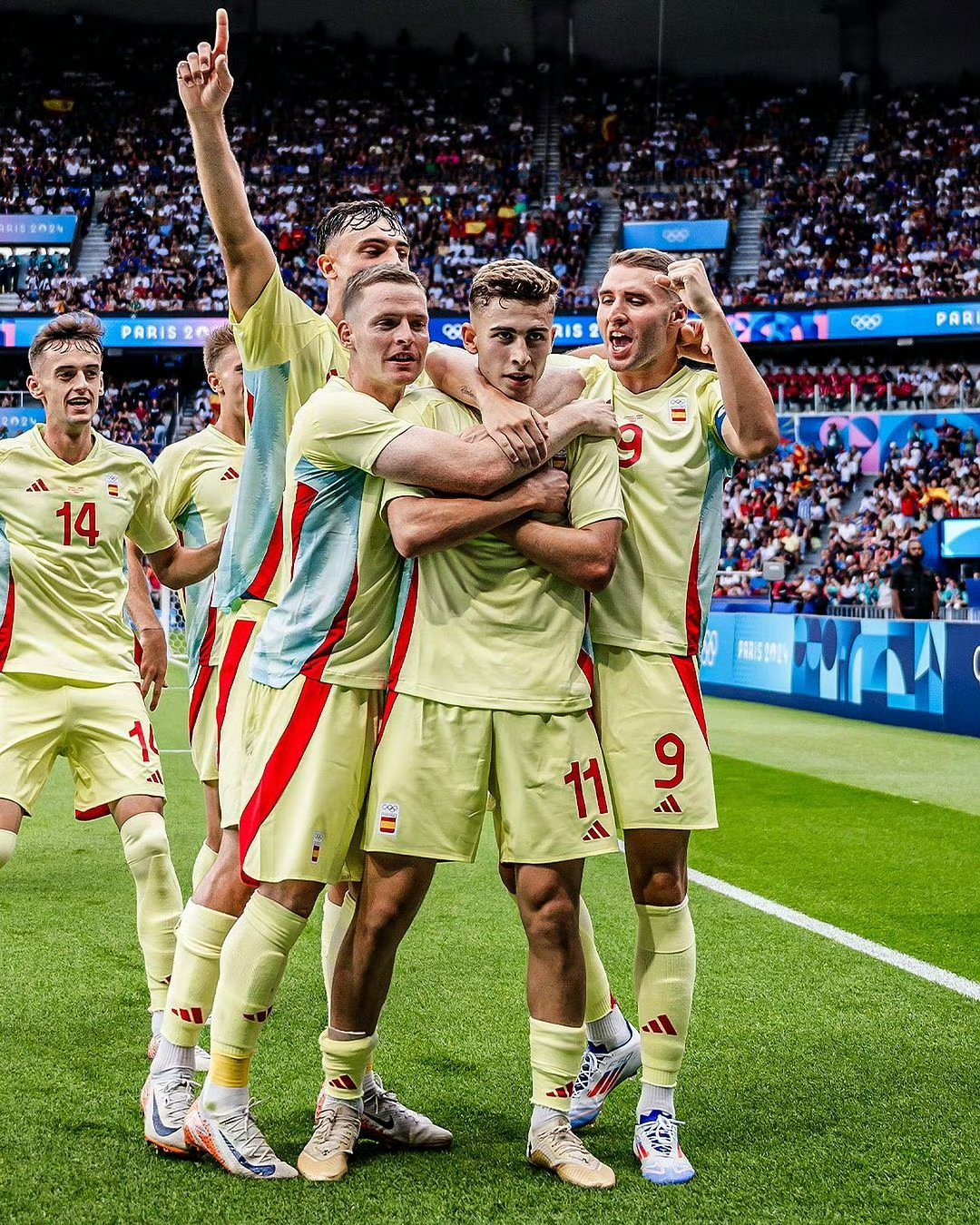 奥运篮球赛场上，西班牙男女队光芒耀眼