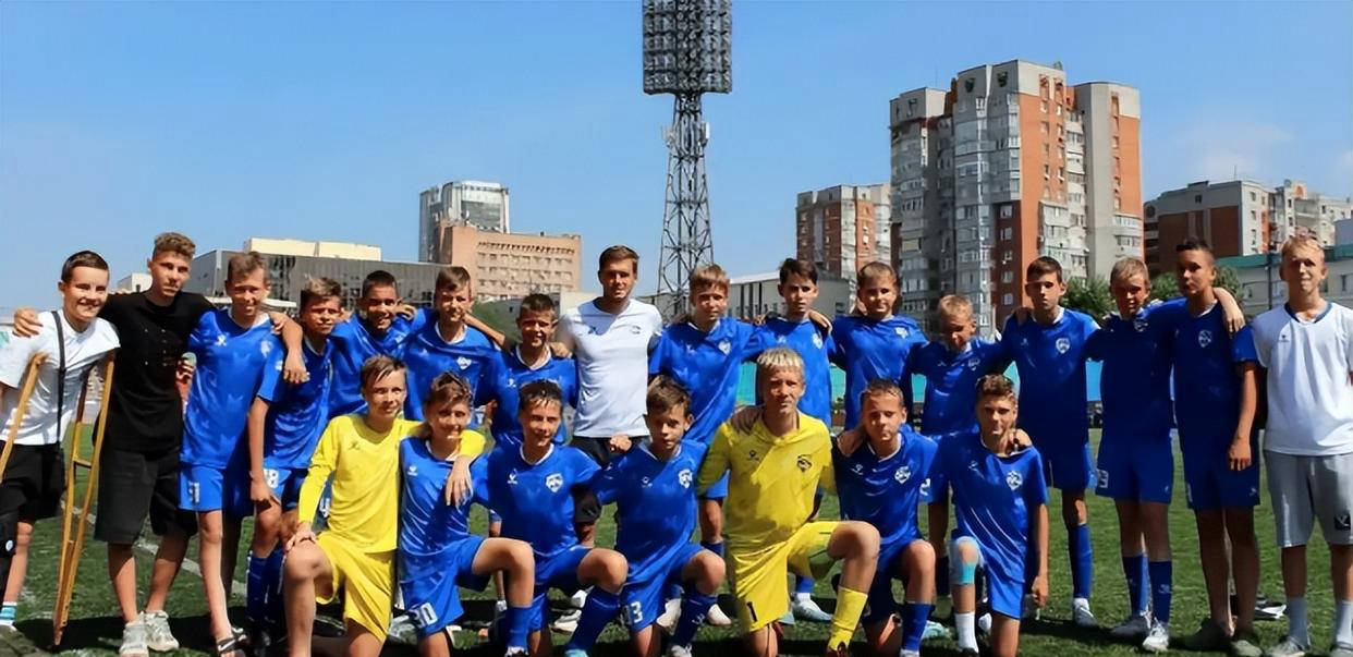 关于里尔锋线进攻火力全开，成为法甲夺冠热门队伍的信息