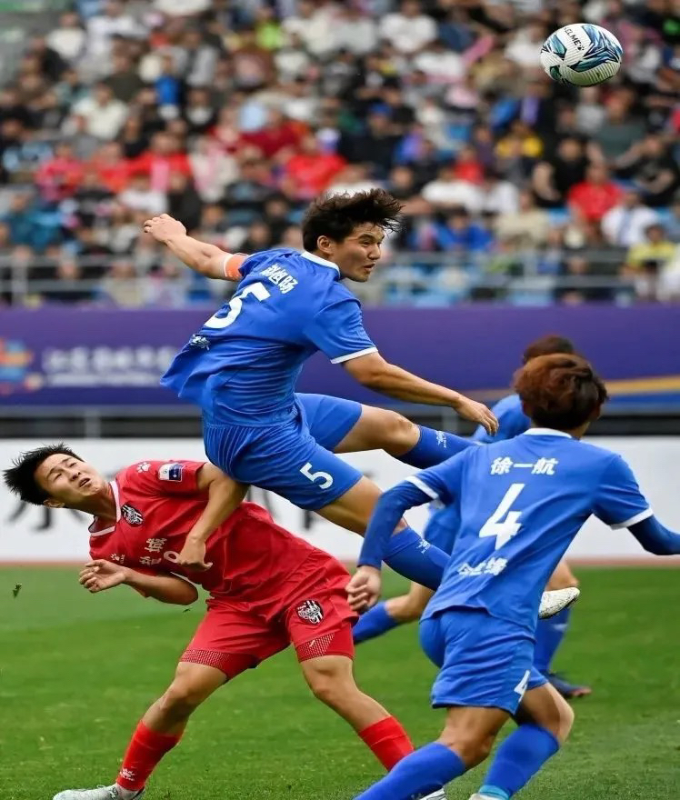 中国职业足球联赛备受广泛讨论