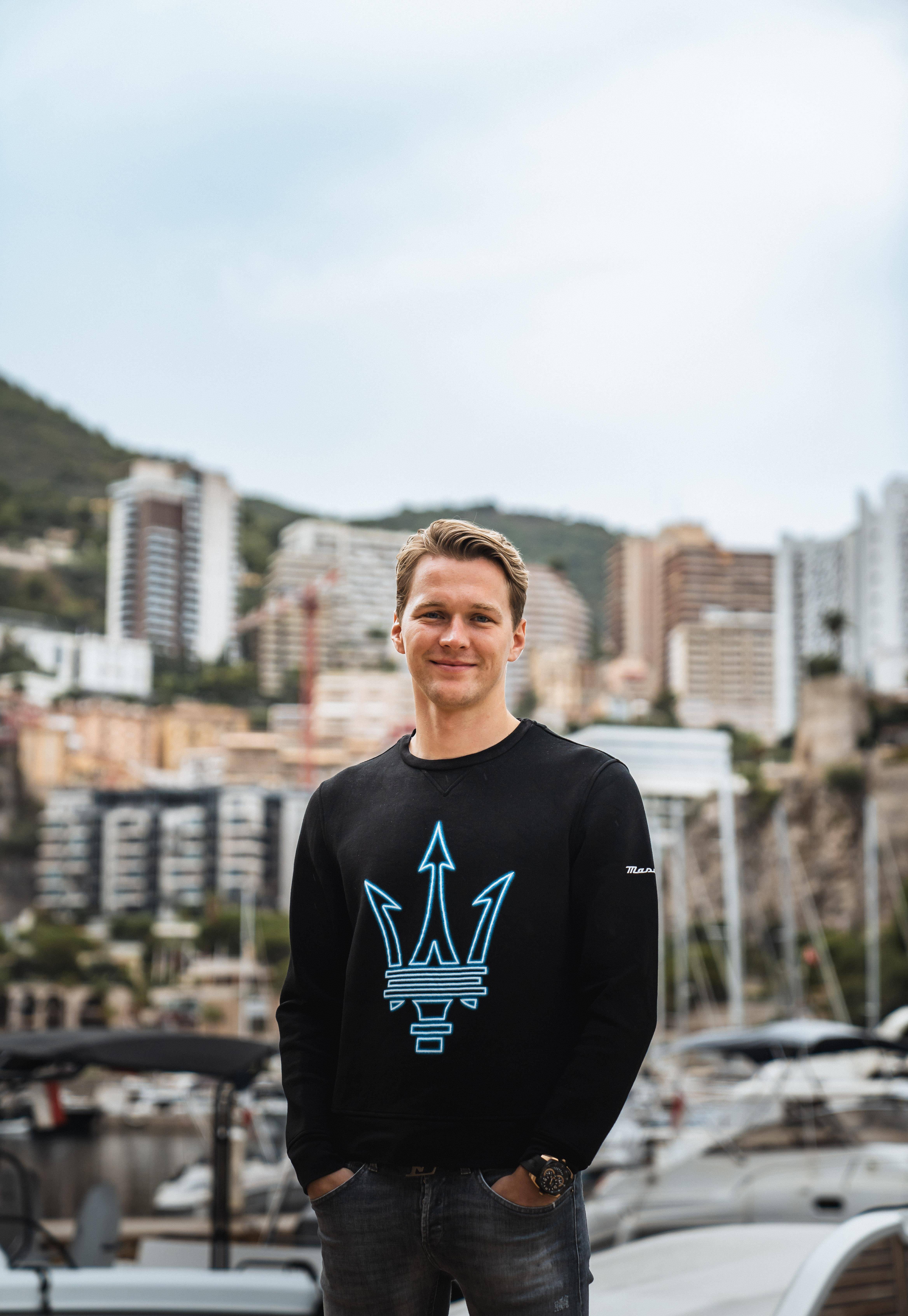 顶级球员备战国际赛事，备受瞩目