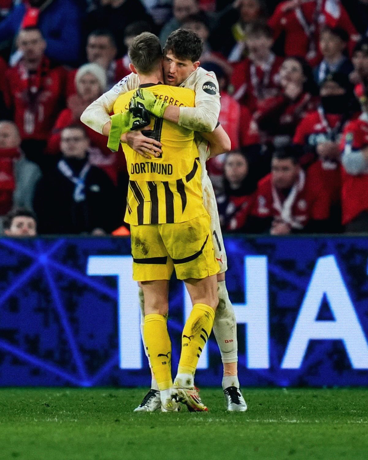 欧预赛激烈厮杀，每一球都决定胜负