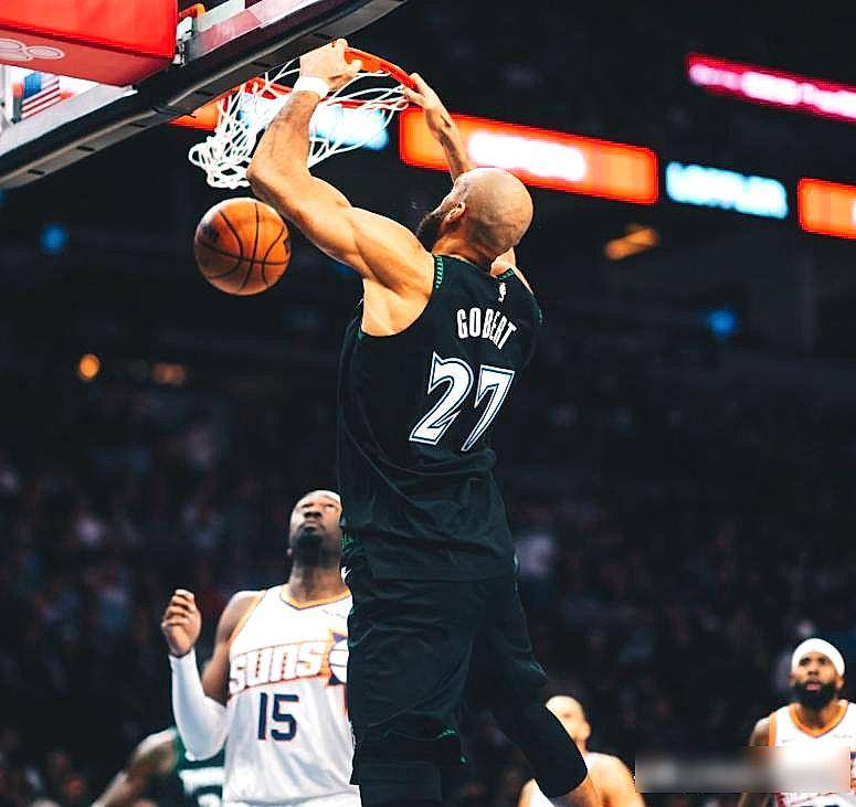 包含湖人B队翻盘西班牙男篮，戈贝尔三分雨点燃全场的词条