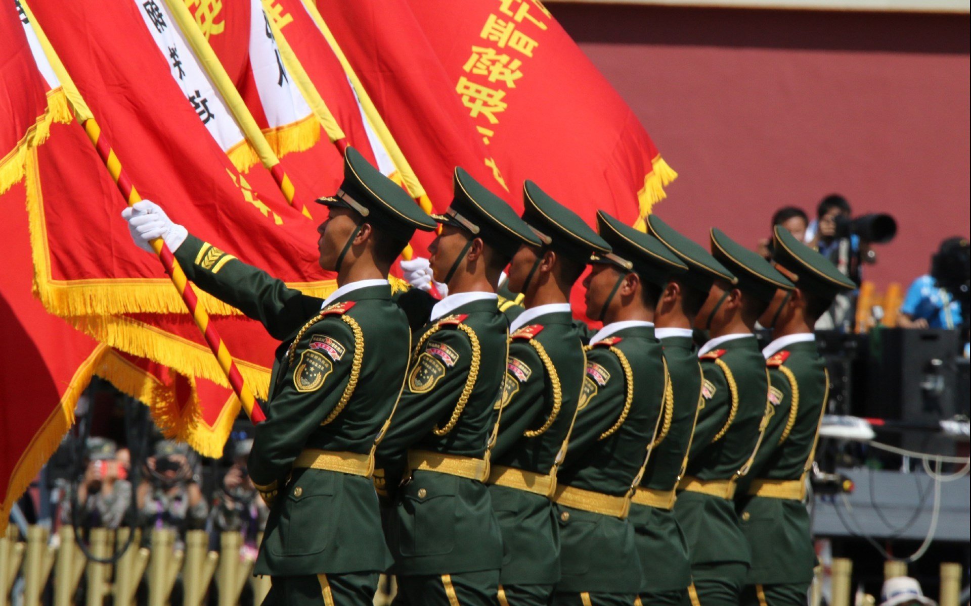 布伦森赛后评分拉满的背后,当步行者鏖战广东队成为篮球文化的交汇点